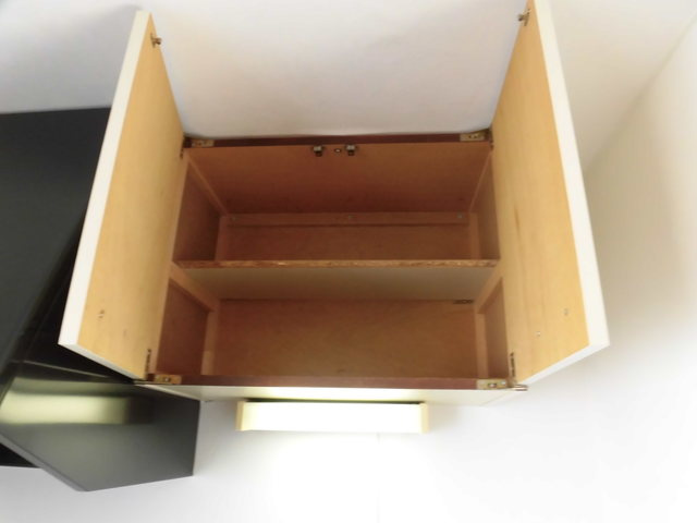 キッチン上収納です。