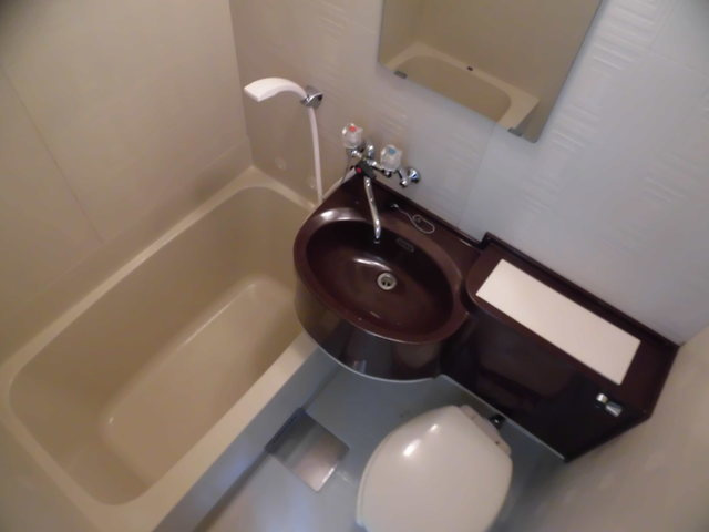 おしゃれなバスルームです。