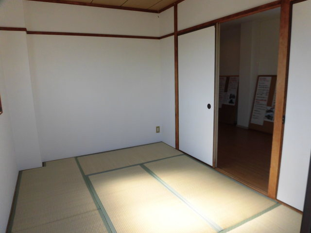 日当たりのよい和室です。