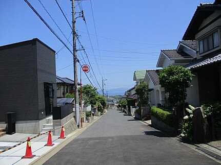 廿日市市宮園上５丁目　新築一戸建て(A)の前面道路含む現地写真