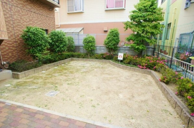 DC.フラットの庭