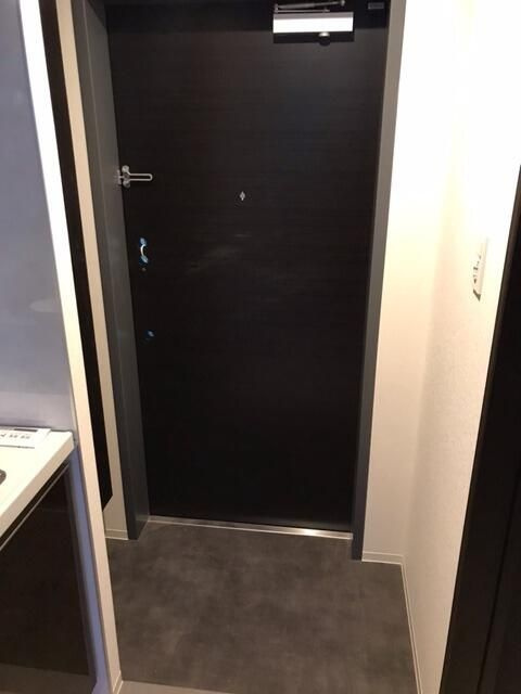 オークレジデンス亀沢の玄関