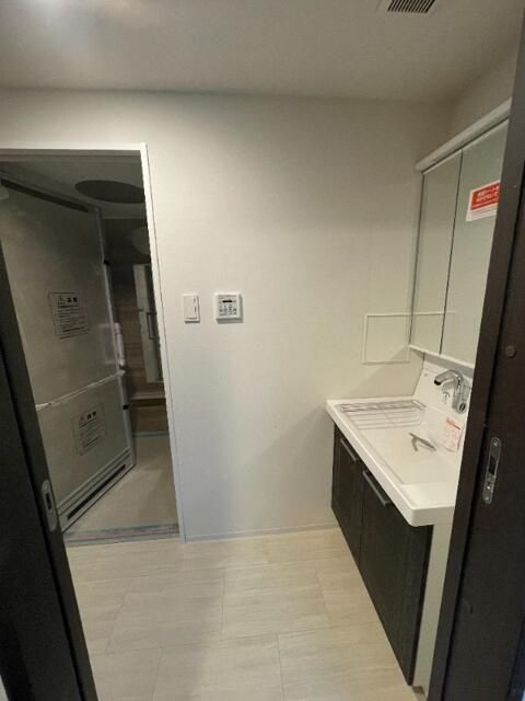 オークレジデンス亀沢の洗面所