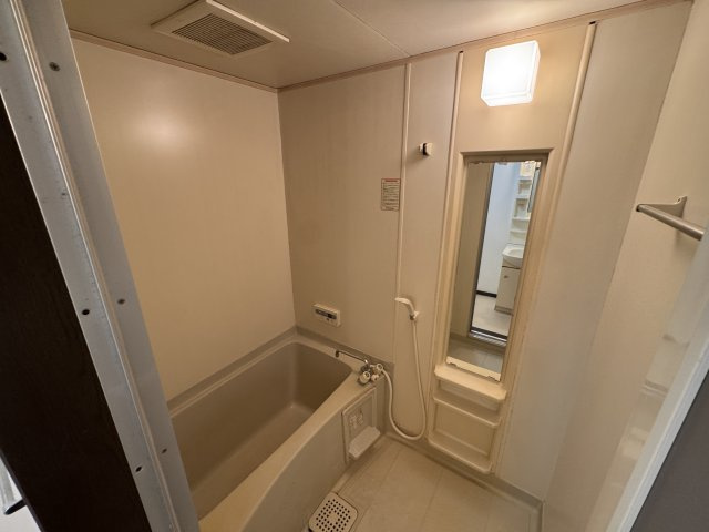 コートハウス神田の浴室