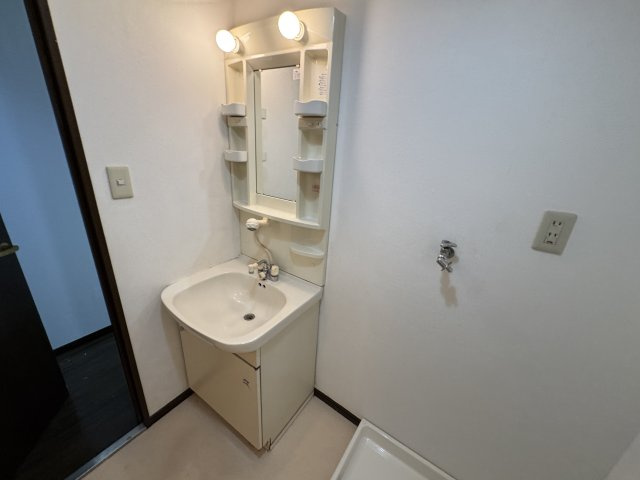 コートハウス神田の独立洗面台