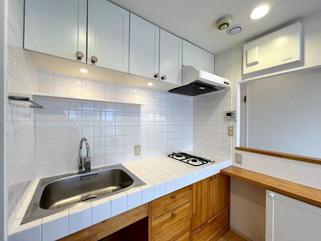 ブランシール碑文谷のキッチン|欧風タイル張り