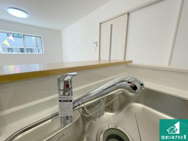 宇治市槇島町一ノ坪　第1期　新築一戸建ての設備|浄水器を内蔵！炊飯時、お茶を作る時に安心してお水を使えます！お湯と冷水、浄水と原水、シャワーの切替えもワンタッチです！