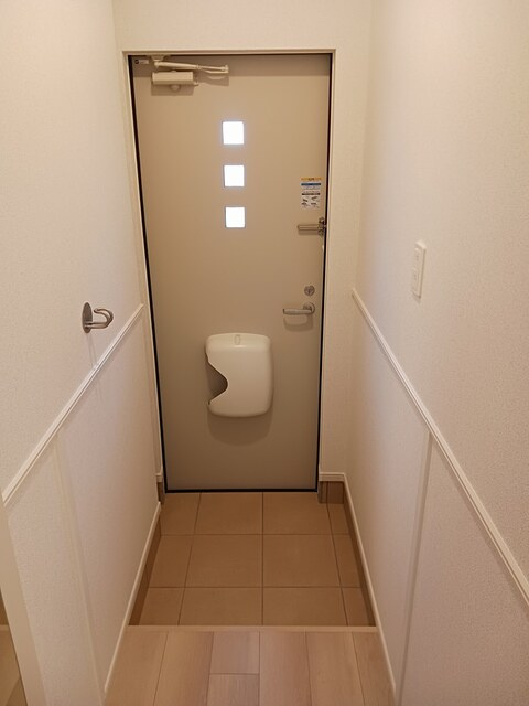 広島市安佐北区可部３丁目のアパートの玄関|ミラー付き大型シューズボックス