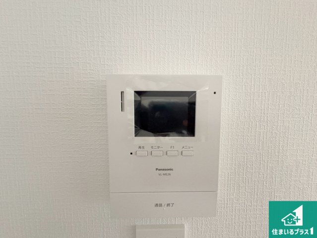 八幡市橋本平野山　第8期　新築一戸建ての防犯設備|カラーモニターインターホン！声だけでなく来訪者の姿や顔がモニターで確認できるので、小さなお子様がいらっしゃるご家庭でも安心できます！