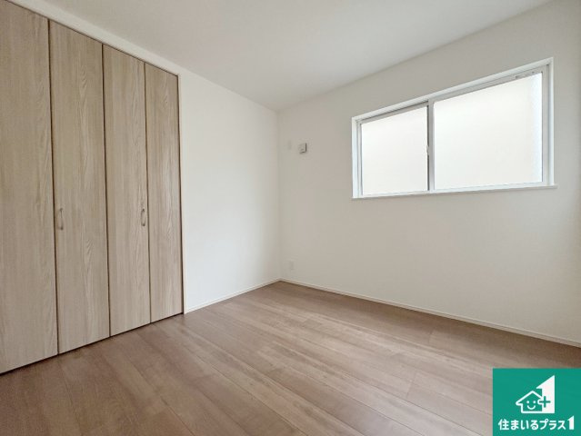 八幡市橋本平野山　第8期　新築一戸建ての洋室|シンプルな洋室は、自分好みのインテリアが楽しめます♪ご家族とインテリアや家具を選びに行くのは新築購入時の醍醐味の一つです。ぜひお楽しみください♪