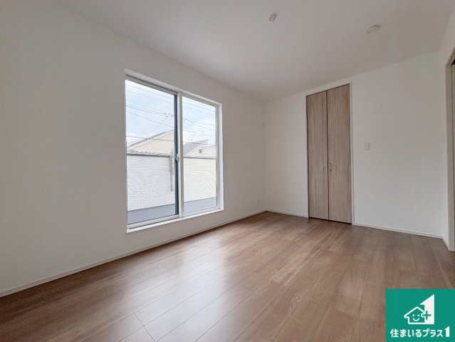 八幡市橋本平野山　第8期　新築一戸建ての洋室|シンプルな洋室は、自分好みのインテリアが楽しめます♪ご家族とインテリアや家具を選びに行くのは新築購入時の醍醐味の一つです。ぜひお楽しみください♪