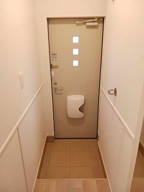 広島市安佐北区可部３丁目のアパートの玄関|ミラー付き大型シューズボックス