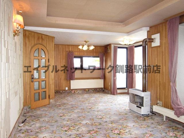 桜ヶ岡6-21-7貸家の居間・リビング