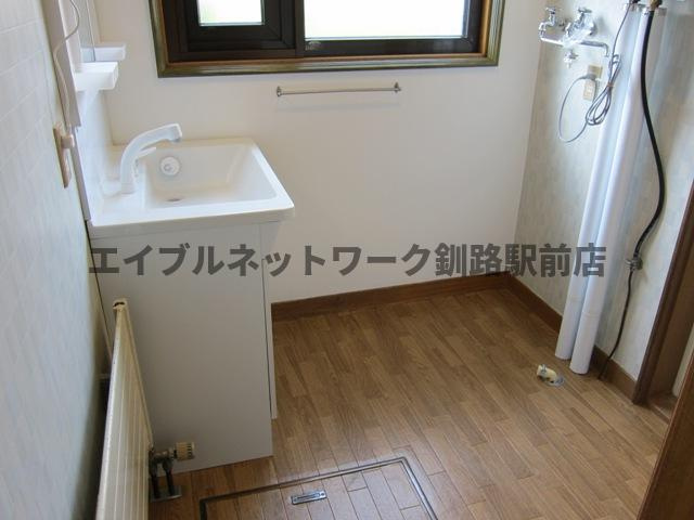 桜ヶ岡6-21-7貸家の洗面所