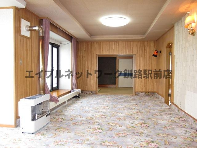 桜ヶ岡6-21-7貸家の居間・リビング