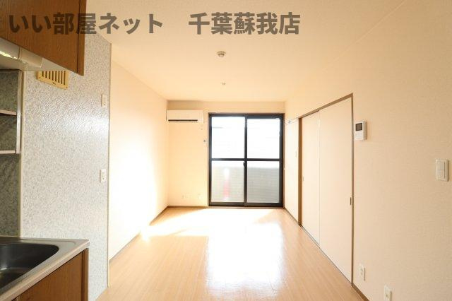 ロイヤルハウス　Ａの居間・リビング|ゆったり過ごせるリビングです