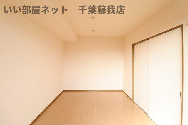 ロイヤルハウス　Ａの洋室|落ち着いた色調の洋室です