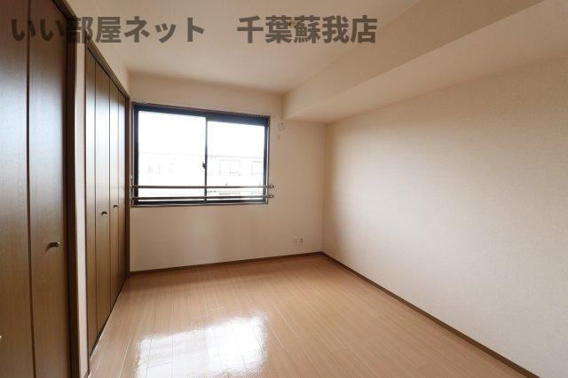 ロイヤルハウス　Ａの洋室|個人の部屋や寝室として使える洋室です