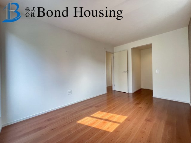 嬉しいリビング階段・設備充実　山手台2丁目　全2棟　2号棟の洋室