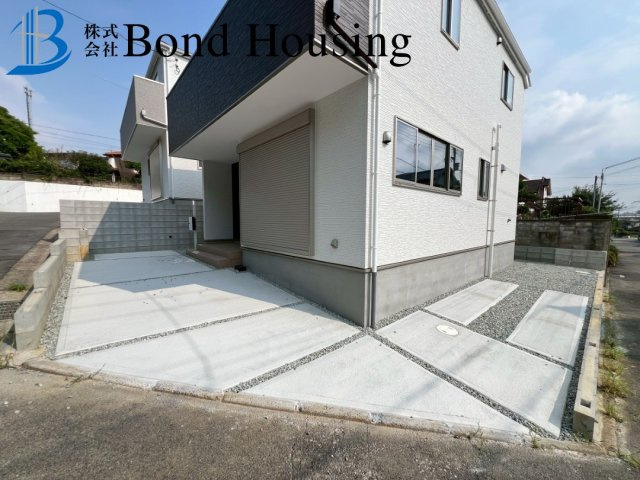 嬉しいリビング階段・設備充実　山手台2丁目　全2棟　2号棟の駐車場