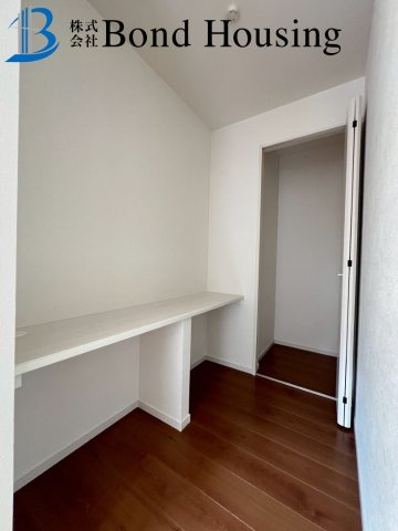 嬉しいリビング階段・設備充実　山手台2丁目　全2棟　2号棟の子供部屋