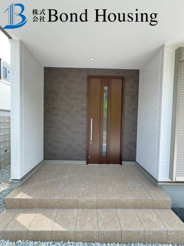 嬉しいリビング階段・設備充実　山手台2丁目　全2棟　2号棟の玄関