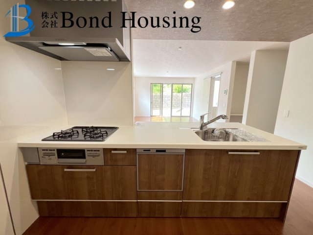 嬉しいリビング階段・設備充実　山手台2丁目　全2棟　2号棟のキッチン