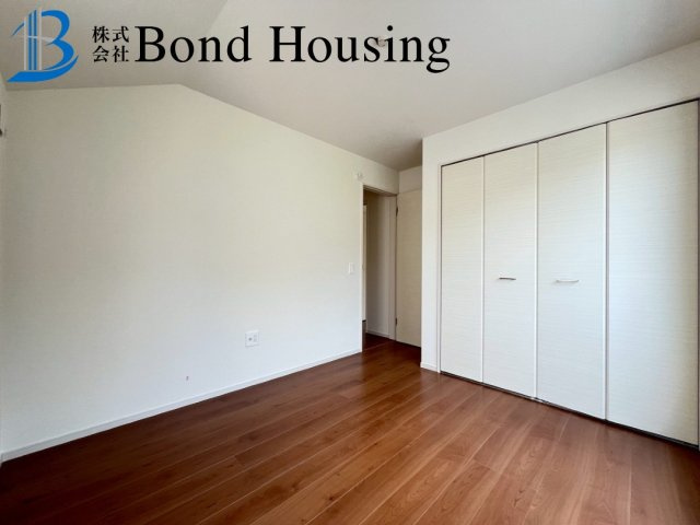 嬉しいリビング階段・設備充実　山手台2丁目　全2棟　2号棟の洋室