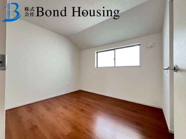 嬉しいリビング階段・設備充実　山手台2丁目　全2棟　2号棟の洋室