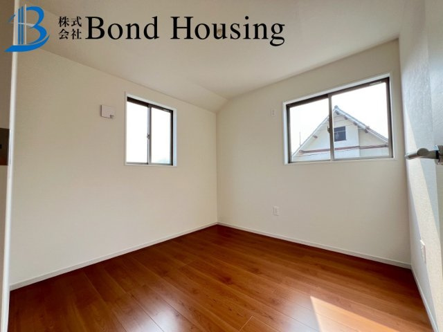 嬉しいリビング階段・設備充実　山手台2丁目　全2棟　2号棟の洋室