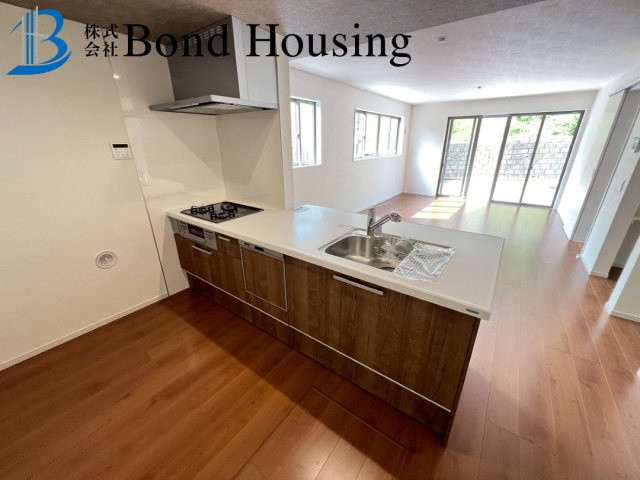 嬉しいリビング階段・設備充実　山手台2丁目　全2棟　2号棟のキッチン