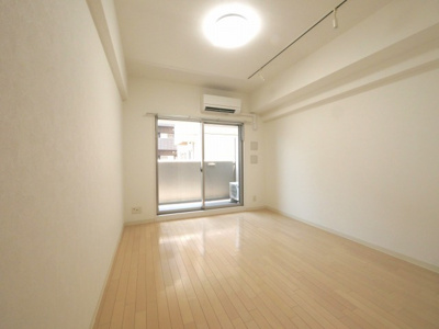 【洋室】 | アーデン谷町 | 個人の部屋や寝室として使える洋室です