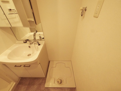 【設備】 | アーデン谷町 | 洗濯機置き場です