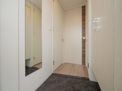 【玄関】 | セレニテ夕陽丘エクラ | 明るい玄関です