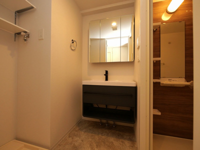 【洗面所】 | セレニテ夕陽丘エクラ | 明るい洗面所です