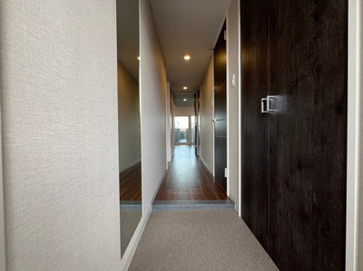 【玄関】 | 高槻市八幡町PJ | 同建築メーカー施工類似写真