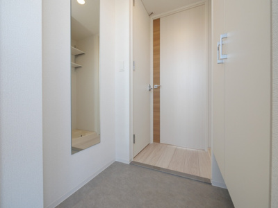 【玄関】 | セレニテ夕陽丘エクラ | 明るい玄関です