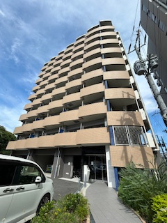 プレサンス江坂ベルフィーヌの外観