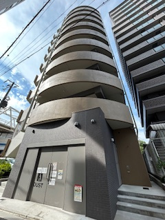 プレサンス江坂ベルフィーヌの外観