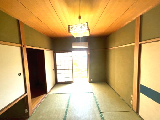 和歌山市　中島　中古戸建の和室|落ち着いた雰囲気の和室。障子から柔らかな光が入り、心安らぐ空間としてお使いいただけます。