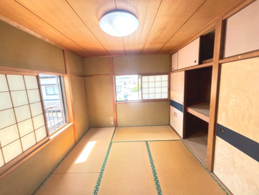 和歌山市　中島　中古戸建の和室|落ち着いた2階の和室。柔らかな光が差し込み、心地よい時間を過ごせる癒しの空間です。