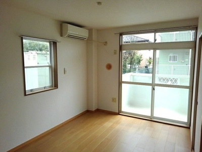 【内装】 | サンハイツＡ | 明るい色調の室内です