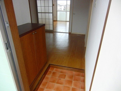 【玄関】 | サンハイツＡ | 収納もある玄関です