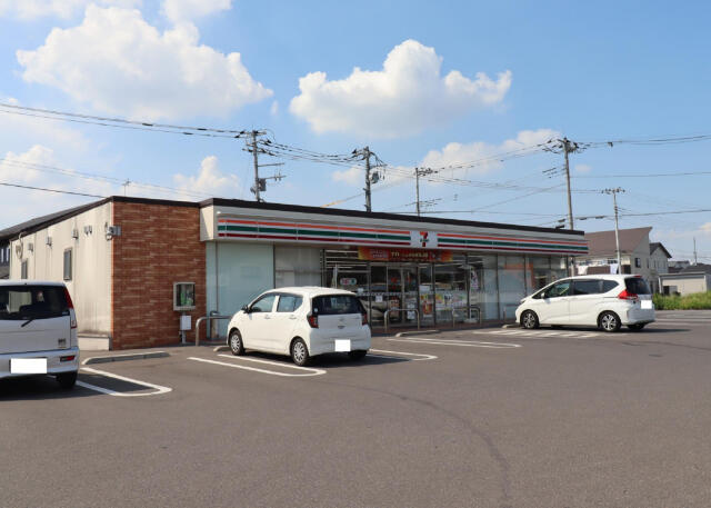 ブルーミングガーデン宇都宮市石井町　新築一戸建ての駐車場|セブンイレブン石井南店まで704m