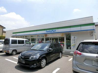ファミリーマート 徒歩9分。コンビニ 660m