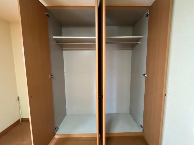 メゾンドひまわりの収納|リビングクローゼット