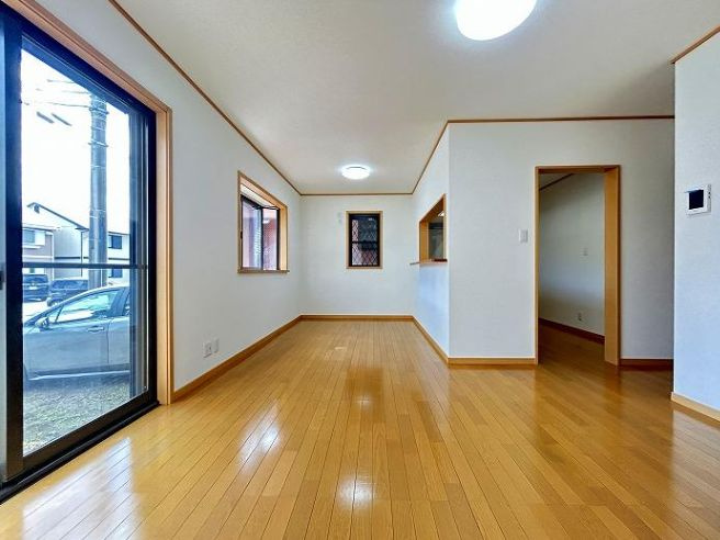 厚木市下荻野　中古戸建の居間・リビング|居間です