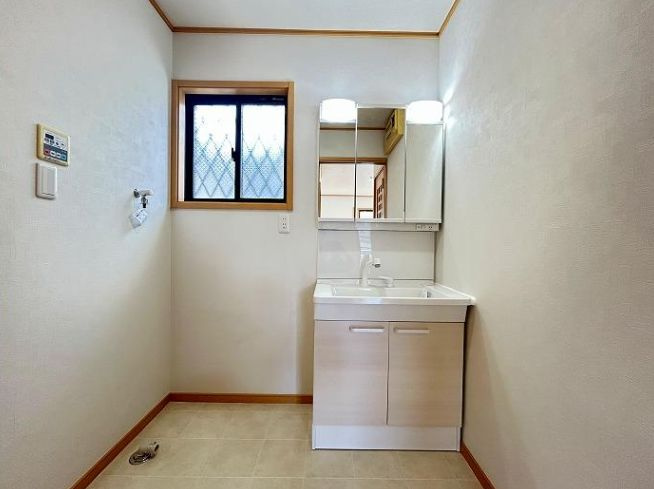 厚木市下荻野　中古戸建の独立洗面台|独立洗面台、朝の身支度には欠かせません