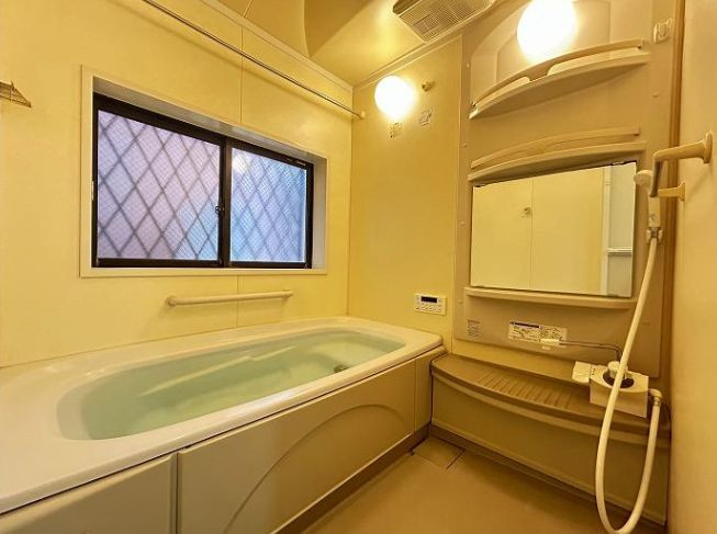 厚木市下荻野　中古戸建の浴室|お風呂で日々の疲れを落としましょう