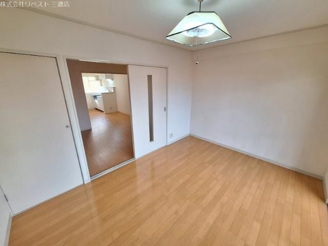 グリーンマンションの洋室